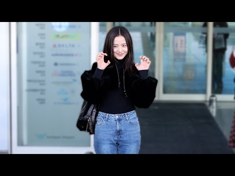 블랙핑크 지수(BLACKPINK : JISOO) DIOR 파리패션위크 출국 INCHEON AIRPORT DEPARTURE 직캠 | 2025.01.24