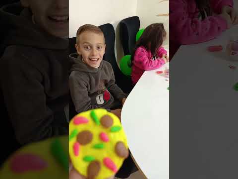 عملوا مقلب بيتزا من السلايم بعمار ضحكوا عليه😂#shortvideo #مقلب#funny #ammarfafofamily