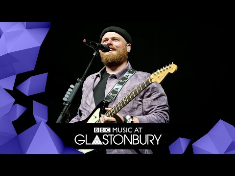 Tom Walker - Leave A Light On (Glastonbury 2019)