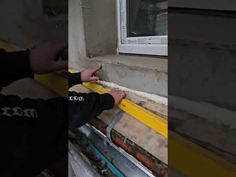 Baut mal die Fensterbänke ein, der Putzer ist fertig. Pfusch vom Feinsten, da könnte man kotzen