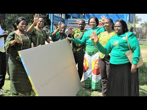 GYPSUM BOARD ZA MILIONI 2.5 ZATOLEWA NA MH. MAHUNDI KWA AJILI YA NYUMBA YA KATIBU UWT KYELA