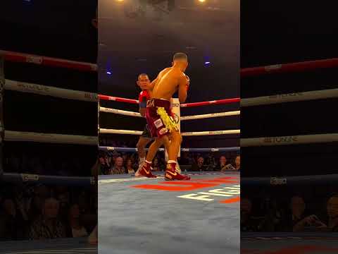 Two fighters dropped at the same time with the same right hook #doubleknockout