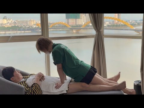 8-24. 갑자기? 들어오는.. 🤣호텔에서 받는 베트남 마사지. In Da Nang.