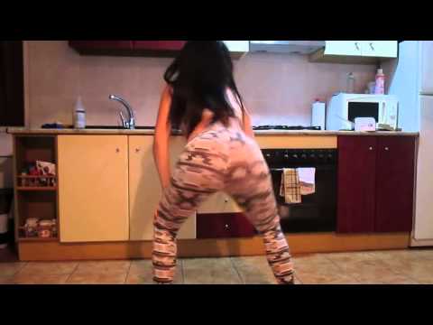 Sexy Latina twerk in leggings