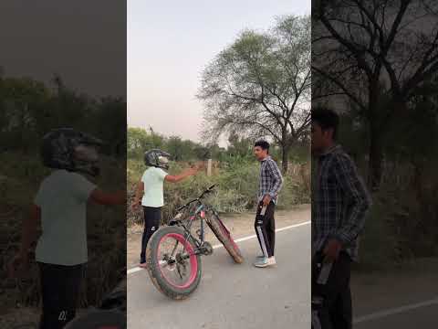 Cycle Ko Plane Bana Dia 🤯Tyre fut gya 😰😂 #shortvideo #funny #stuntrider #race #cycle #cyclerace
