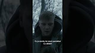 🩸 Výlet za záhadami Slavkovského lesa se promění v noční můru… 🌲👁️🎟️