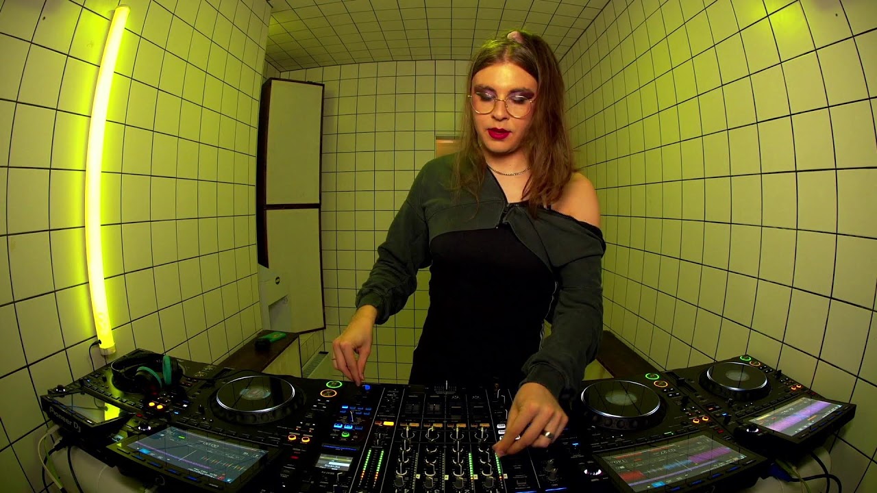 Anna Almani | HÖR – April 3 / 2026