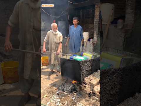 Recycling oil tin boxes into paint boxes inside factory #ytshorts #asmr #paint #handmade