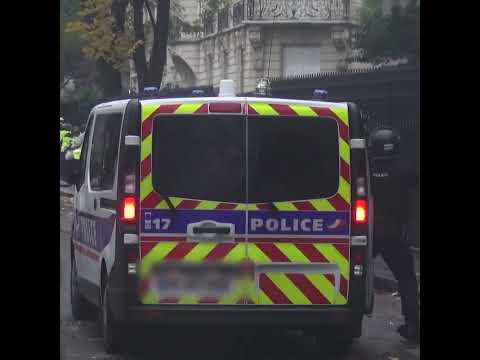 Les policiers arrivent à s'échapper par miracle