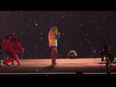 Beyoncé sings SWEET ★ HONEY ★ BUCKIIN’ and Pure/Honey - Cowboy Carter Tour Houston Night 2
