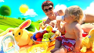 Kids & Toys Go on a Picnic & Have Fun in the Pools!