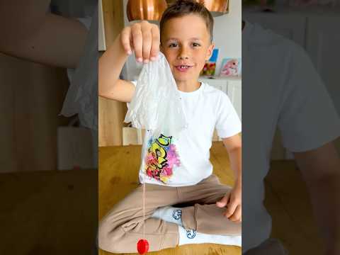 🪂 Luca bastelt einen Fallschirm! 🤩 #kinder #kindervideo #lernen #basteln #diy #spaß #kidsvideo