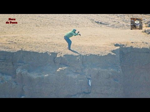 Pesca desde altura, con pluma. || Incredible fisherman.