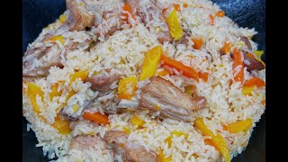 羊肉手抓饭色香味都很完美，一人一大盘太美味了！