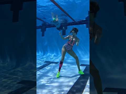 D4L - Laffy Taffy ?underwater dance #pool #laffytaffy #d4l #dance
