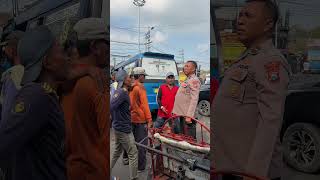 Ipda Purnomo berbagi di tukang ojek dan becak di pasar babat