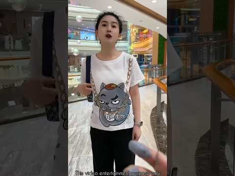 I made an art on this sister's shirt and she became very happy after seeing it.๐จ๐๐คฉ#shorts