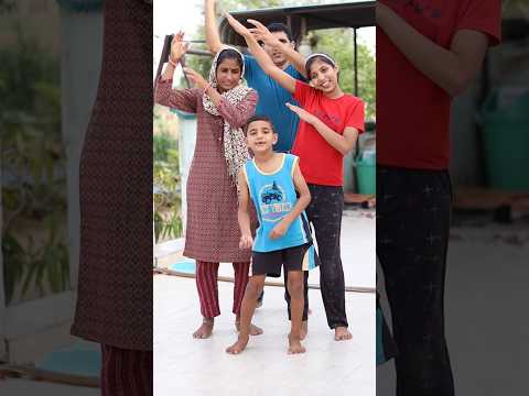 sabko dikhaya Baby cat ka dance #shortvideos #funnycomedy