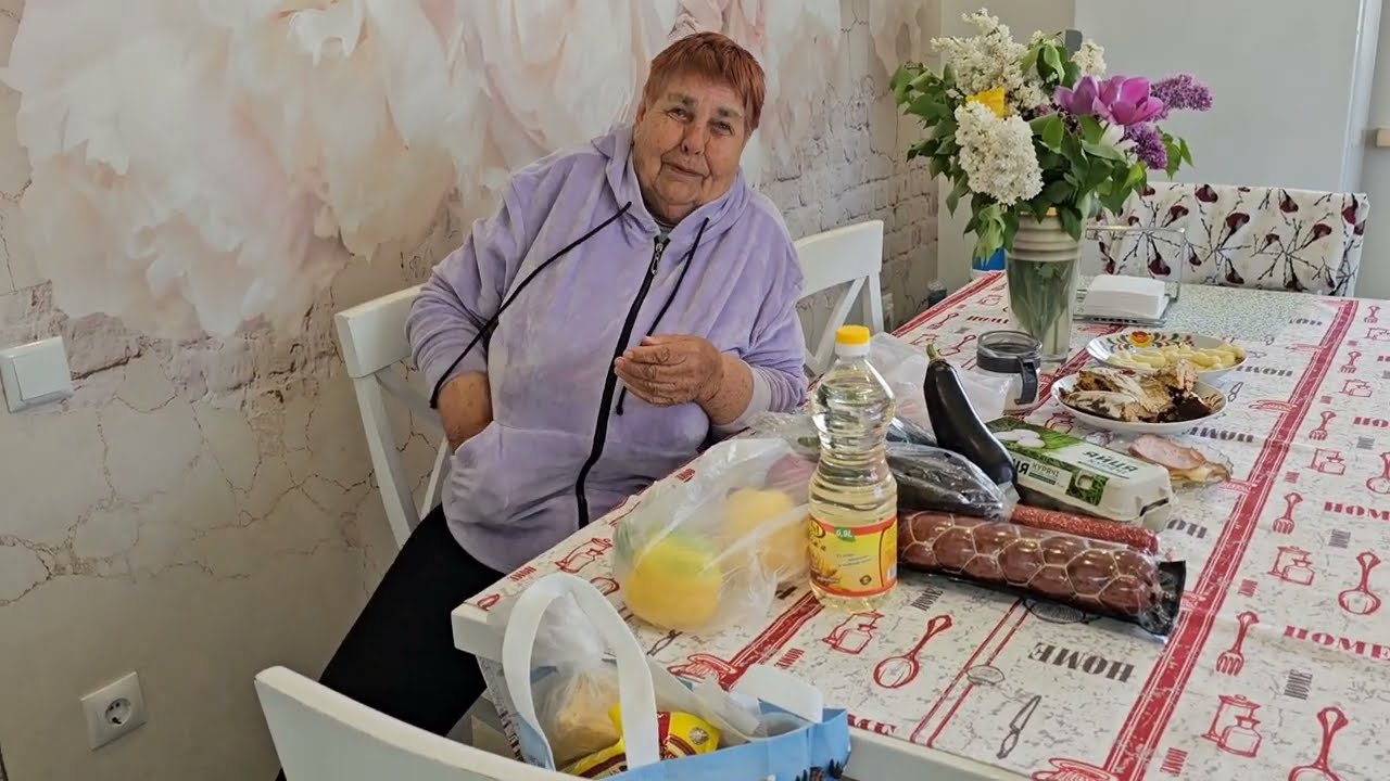 Купили Маме Продукты На День Рождения! Новый Диван