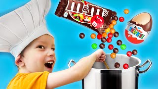 МЛАДШИЙ БРАТ стал ПОВАРОМ! Богдан ГОТОВИТ обед!