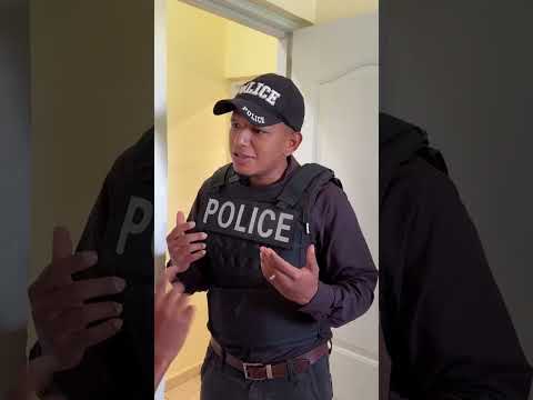 Parte 1 - Este pequeño de tan solo 10 se convierte en superhéroe cuando protege a su madre.