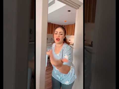 امي كل ما شافتني بالبيت صدفه