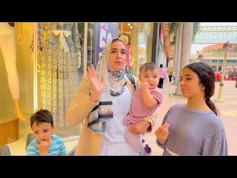 لما تروحى مع مامتك تشترى لبس جديد !!