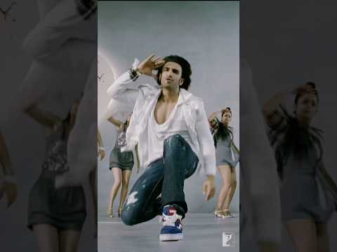 Too much charm in one frame 😮‍💨🤌🏻 | #AadatSeMajboor | #LadiesvsRickyBahl | #RanveerSingh