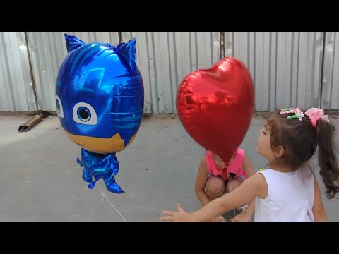Hüma ve Hira uçan balon aldı. Eğlenceli Çocuk Videosu. Funny kids video