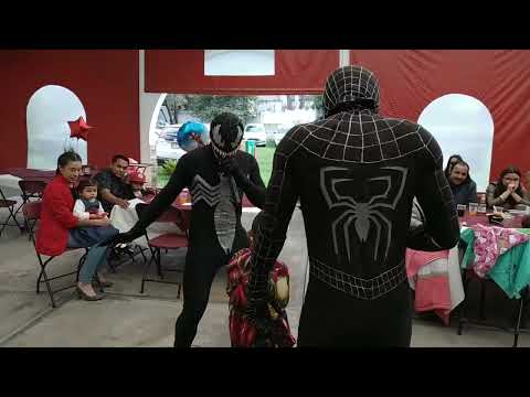 LLegada de Venom a fiesta infantil y a retar a Black Spiderman