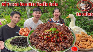 Bất Ngờ Khi Em Chồng Đến Nhà Chị Dâu Làm Mâm Mì Tương Đen Hàn Quốc Khổng Lồ Thịt Heo Chiên Giòn