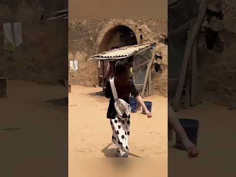 Cô gái ngạc nhiên khi về lại căn cũ dưới lòng đất mà cô đã sinh ra