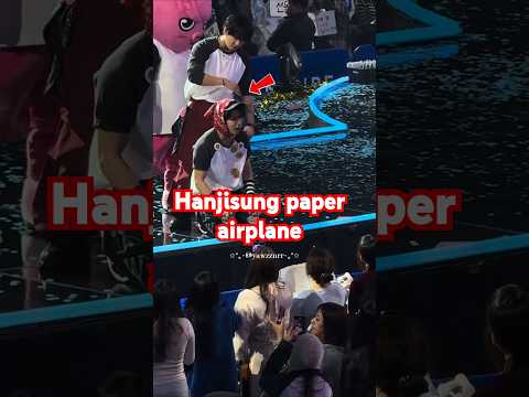 Hanjisung accidentally throws paper plane hit stay😭🫳🐿💗 # hanjisung #straykids #stay  ©@vawzznrr