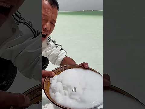 بحيرة الملح التي لا تنفد في الصين!😯#بحيرة_الملح #مرآة_السماء #الصين #اكسبلور #غرائب_العالم #حقائق