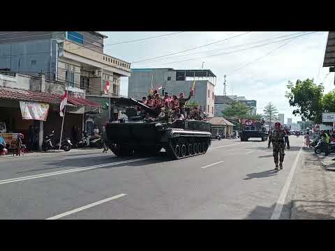 Kirab Tank Amfibi Marinir TNI AL di Belitung