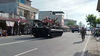 Kirab Tank Amfibi Marinir TNI AL di Belitung