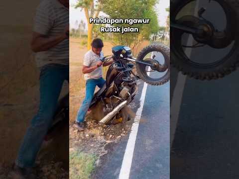 Jalannya sampai bolong #motoran #automobile #modifikasimotor #youtubeshorts