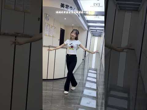 #摘一朵雪莲 #歌曲摘一朵雪莲 #shortsvideo #dance #nurses #护士跳舞