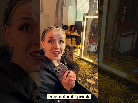 Anorexia prank🤢🤮#funny#prank#fyp#usaus#foryou