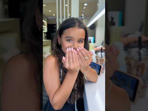 Come with me and my friend to get our nails done whilst I’m on holiday in Greece 💅🏼🇬🇷