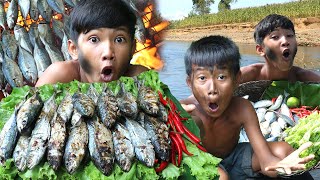 How to cook fish recipe eating in the rainforest | Primitive Technology