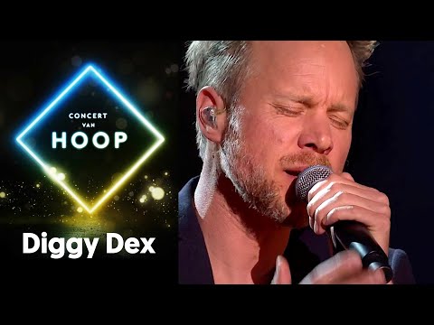 Het gezin van Koen (Diggy Dex) is maatje via het Oranje fonds. Samen met het Oranje Fonds wil de EO door muziek en verhalen opnieuw hoop geven. Daarom kon Diggy Dex natuurlijk niet ontbreken tijdens het Concert van hoop, en zong hij ‘Altijd dichtbij’.