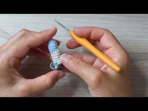 Mini bebê em amigurumi