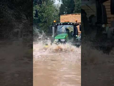 John Deere 6250R trought the water | Beautiful Tractors #shorts #tractor #viral
