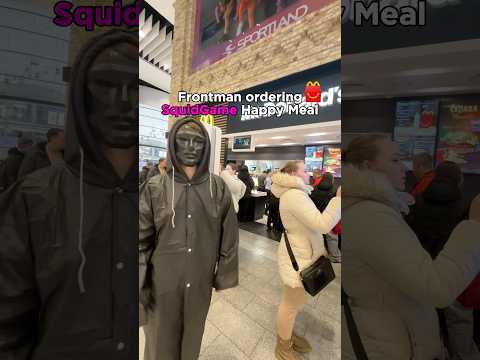 I almost got kicked off the shop 😂 #frontman #squidgame #costume #prank