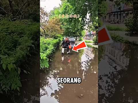 Wanita Baik Hati Ini Menolong Pria Difabel