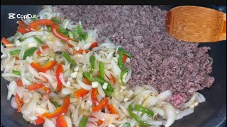 Sur le plats sauce tomate viande hachée fromage huumm nékhe na
