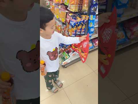 น้องปริญ | ซื้อโออิชิได้หมึกกรุบ!???? #หนูดีมาแล้วจ้า #snacks #เซเว่น #cutebaby @prinntv17