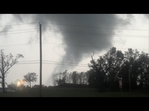 Storm chasers intercept SPOOKY TORNADO in Idabel, Oklahoma