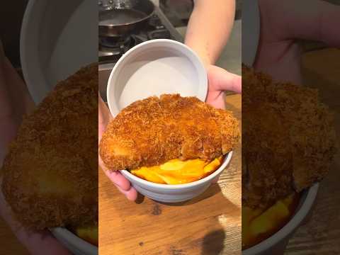 【衝撃】分厚すぎる4cmカツ丼もうステーキ超えてる!